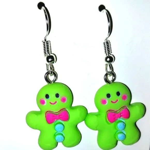 Super cute festive gingerbread holiday earrings - Picture 2 of 4